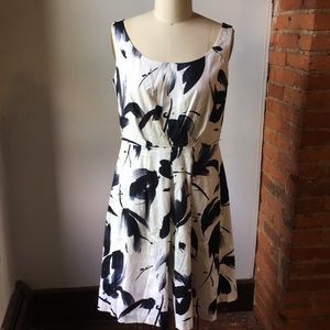 Black and white floral summer dress, Jones New York size 8, white lining